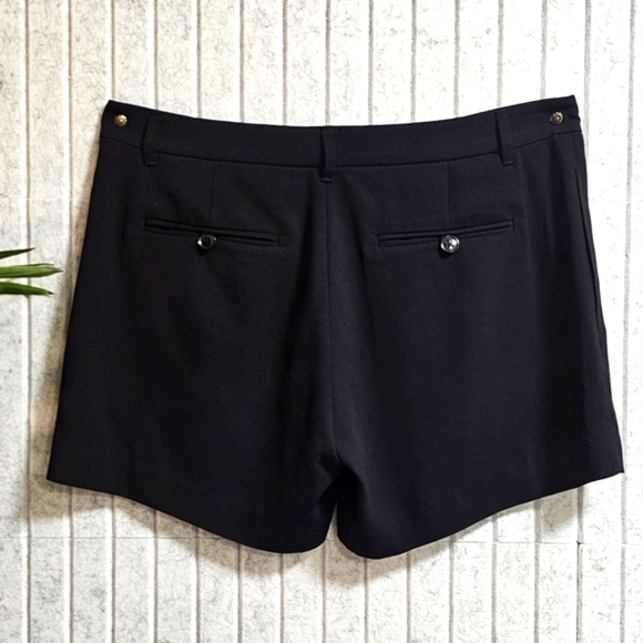 Banana Republic Black Dress Shorts Women’s 4 Pleated Front Workwear Classic - Picture 3 of 3